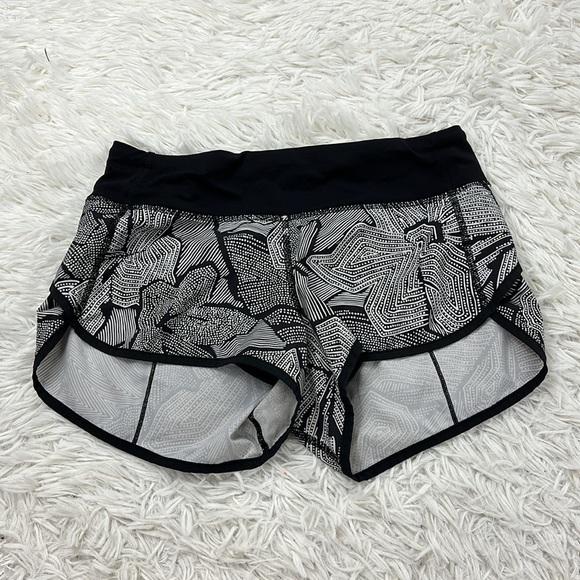 Lululemon Speed Short Dottie Tribe White Black / Black - Picture 1 of 6